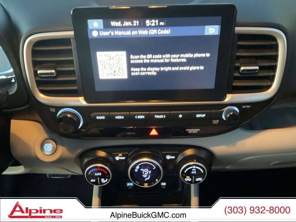 Used 2025 Hyundai Venue SEL image 11