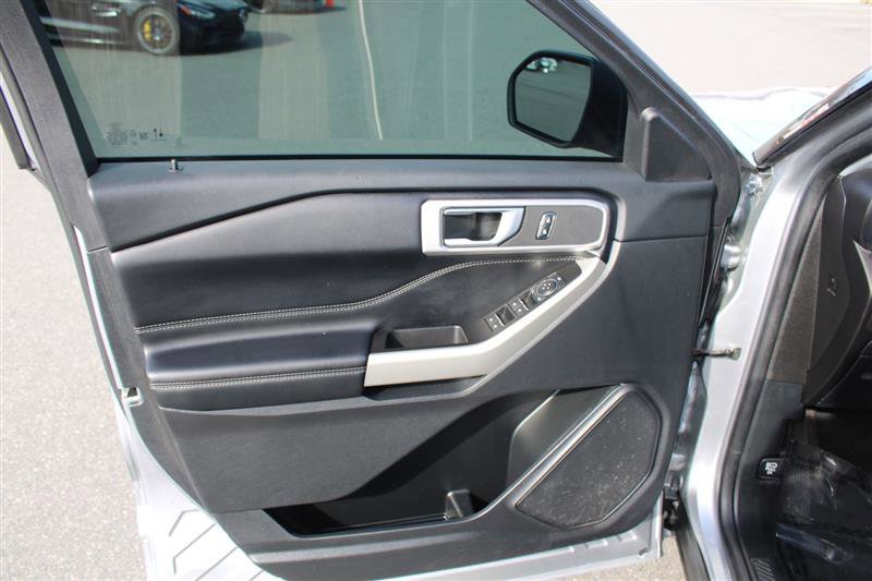 Used 2021 Ford Explorer XLT w/ Equipment Group 202A RWD image 12