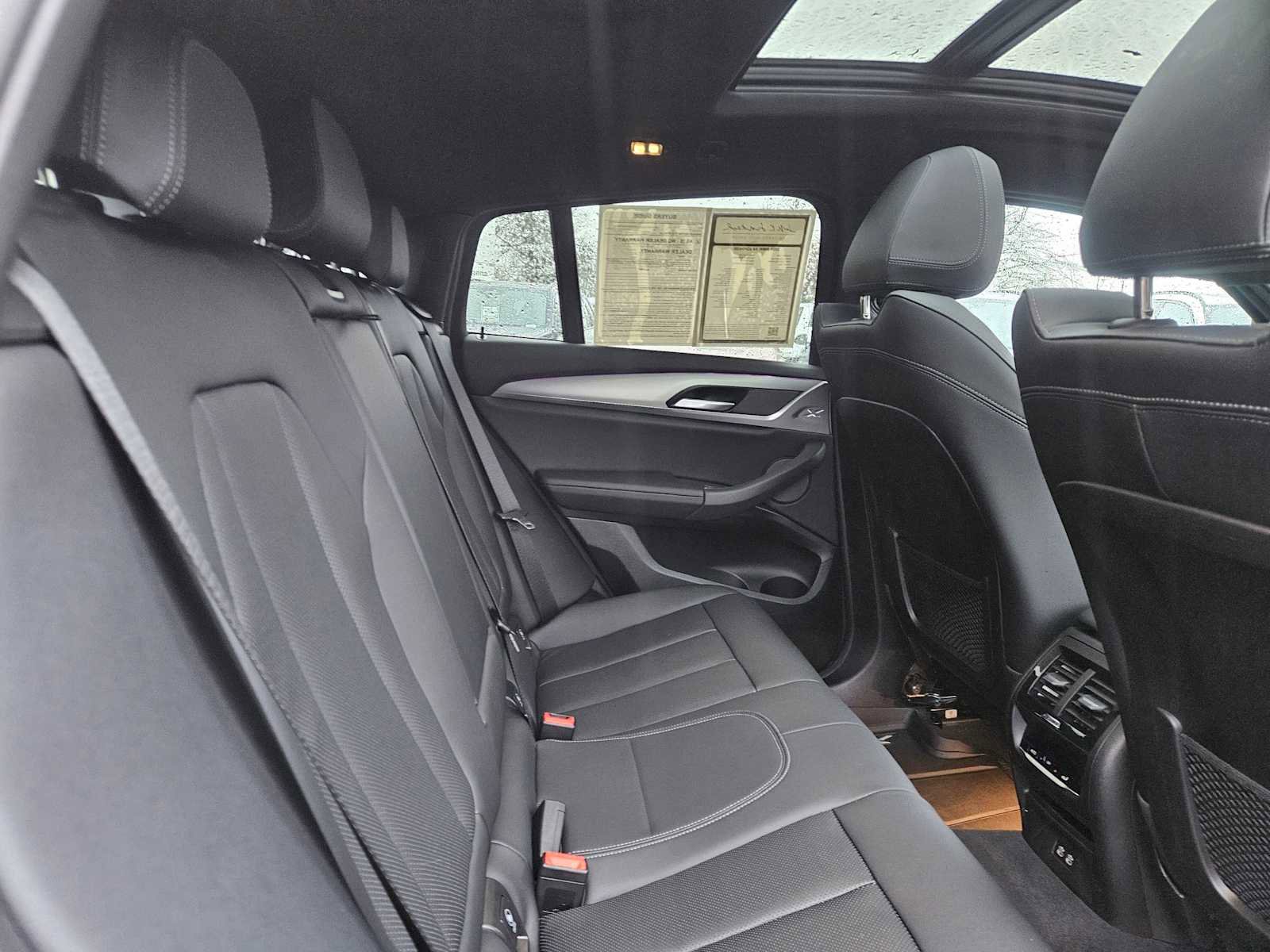 Used 2025 BMW X4 xDrive30i w/ Premium Package image 15