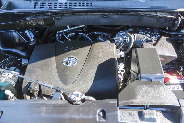 Used 2018 Toyota Highlander XLE w/ Carpet Mat Package (TMS) FWD image 34