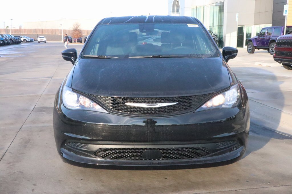 New 2026 Chrysler Voyager LX image 9