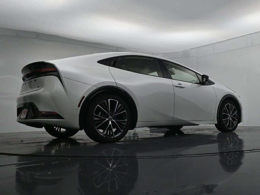 Used 2024 Toyota Prius XLE FWD image 38
