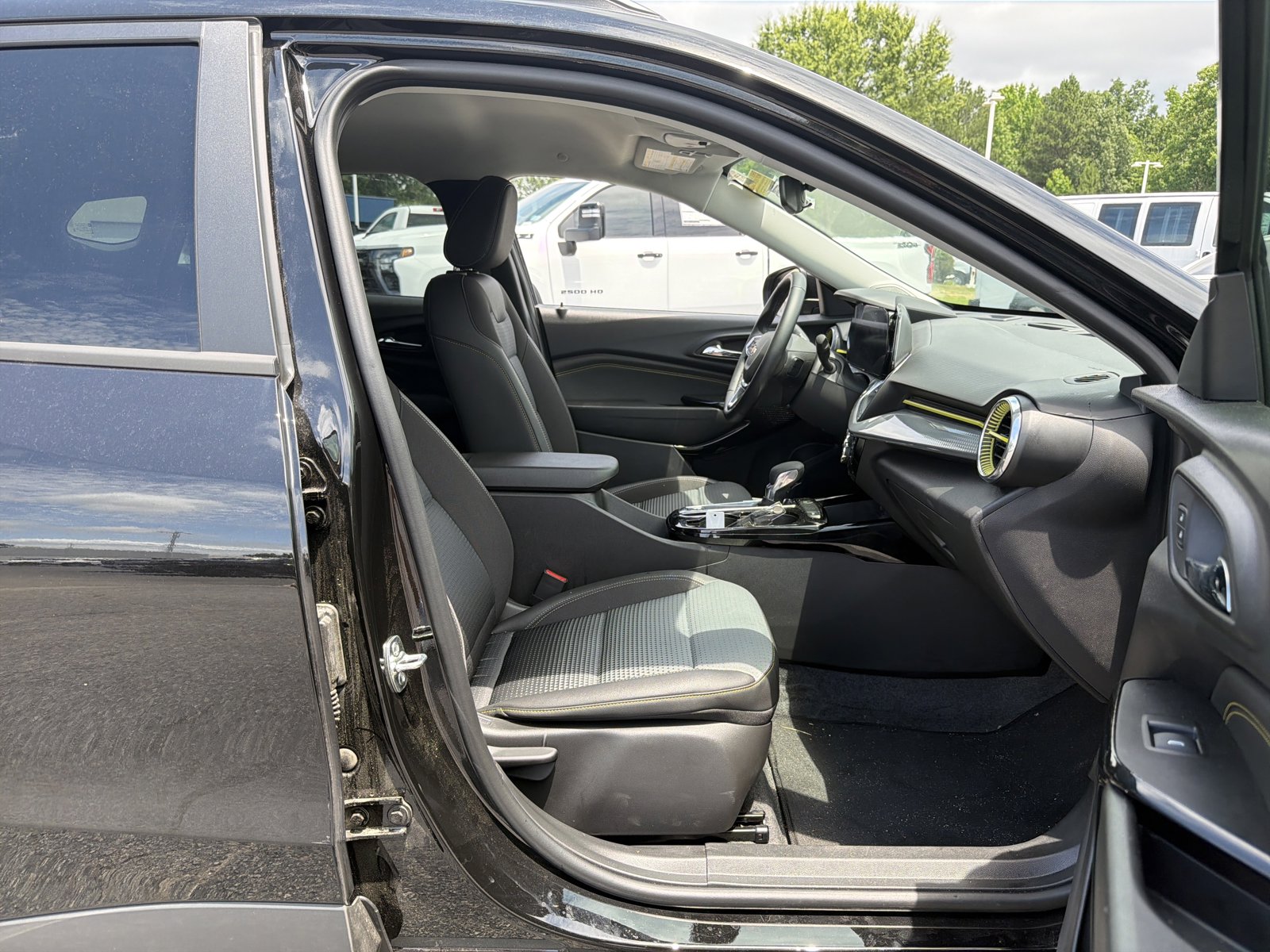 Used 2026 Chevrolet Trax LT w/ Driver Confidence Package FWD image 32