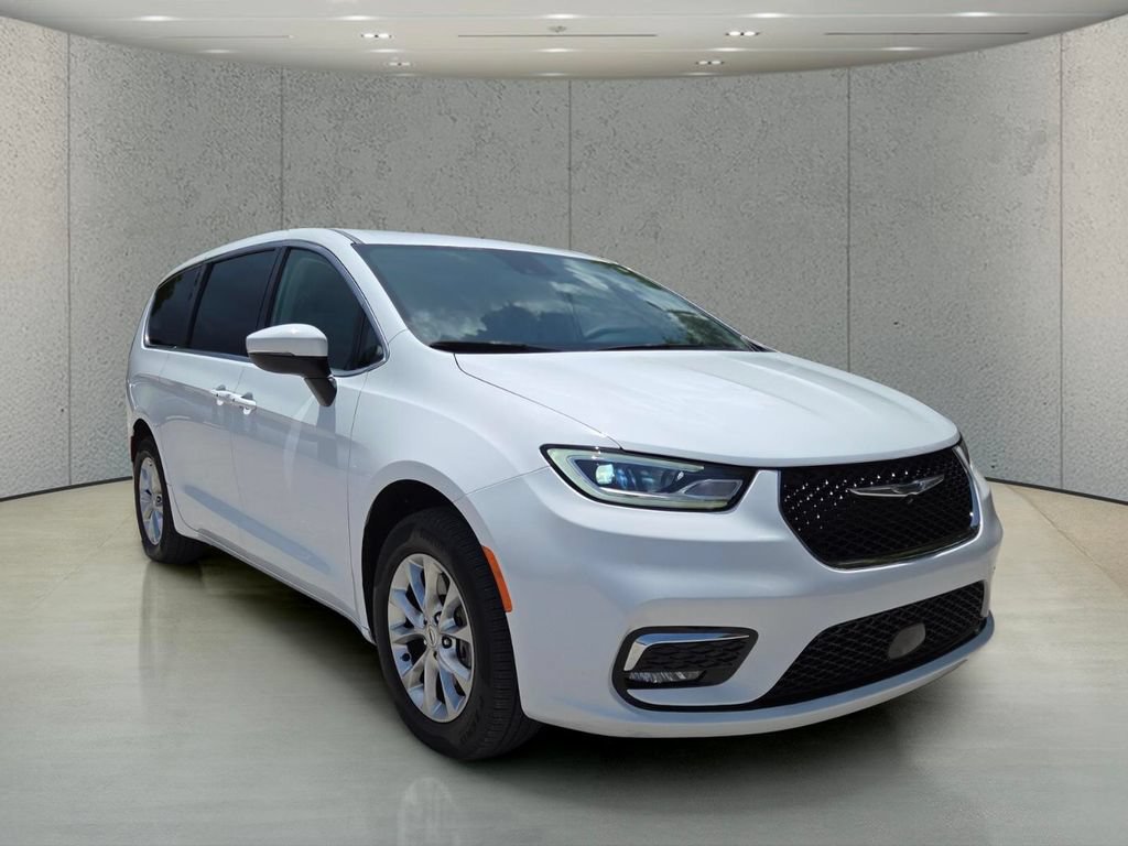 Used 2023 Chrysler Pacifica Touring-L AWD/4WD image 13