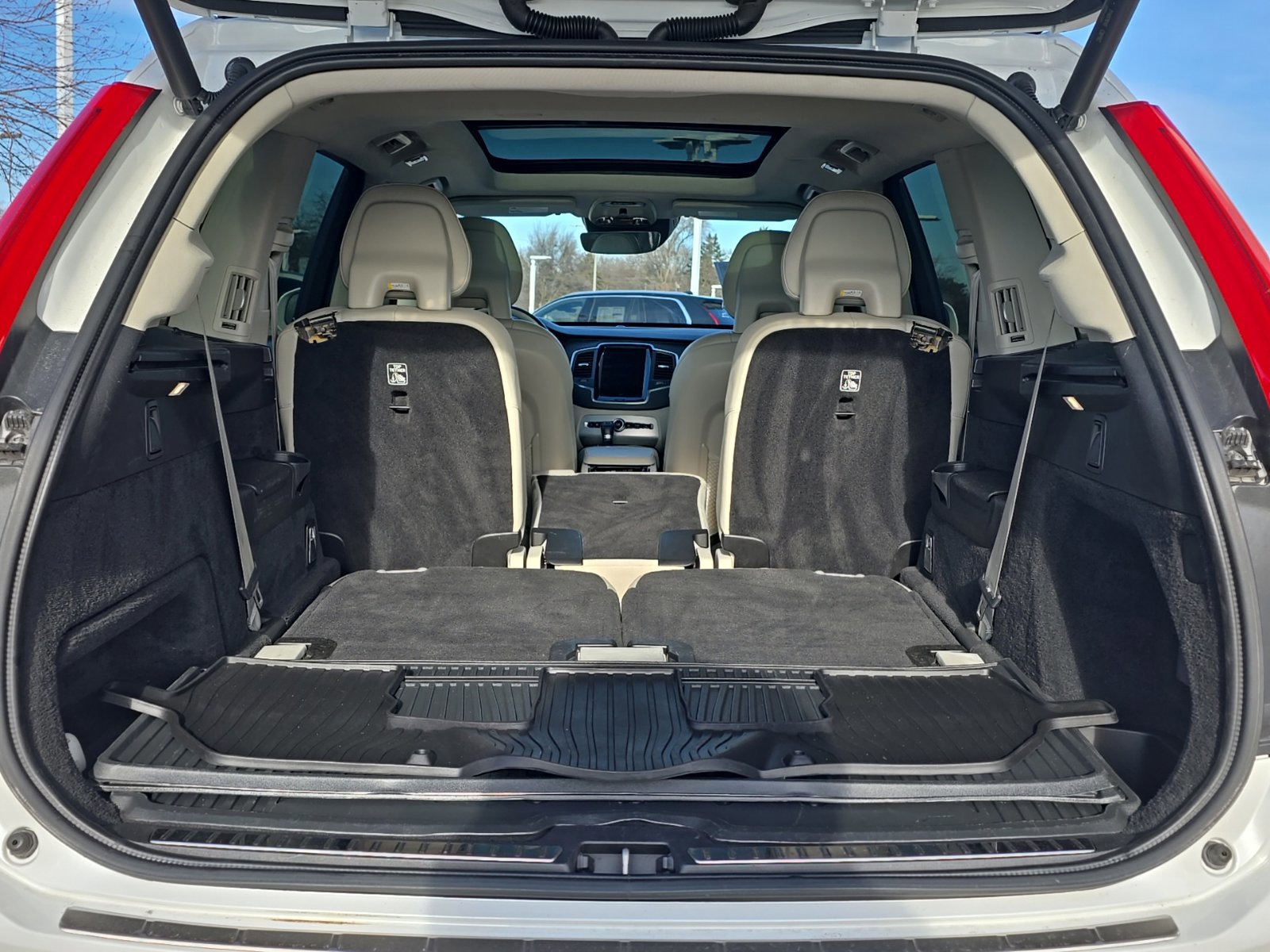 Used 2017 Volvo XC90 T6 Momentum w/ Vision Package image 25