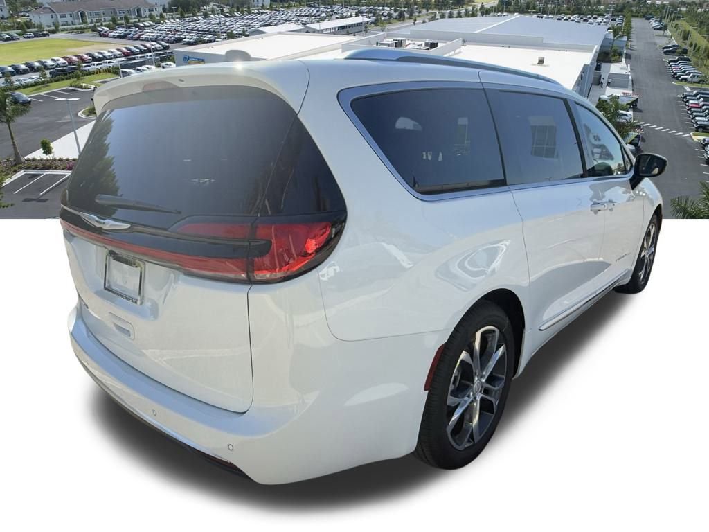 New 2026 Chrysler Pacifica Pinnacle image 4