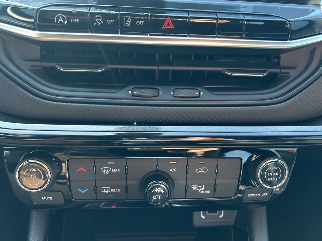 New 2026 Jeep Compass Latitude image 17