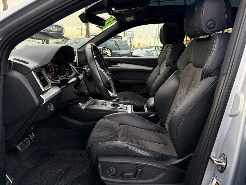 Used 2018 Audi SQ5 Premium Plus w/ Navigation Package image 16