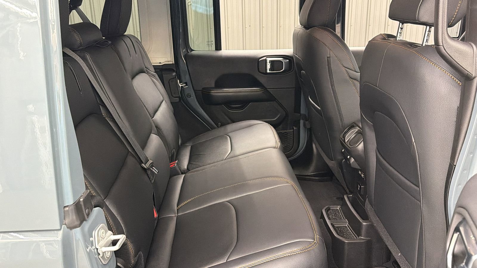Used 2025 Jeep Wrangler Unlimited Sahara w/ Safety Group AWD/4WD image 36