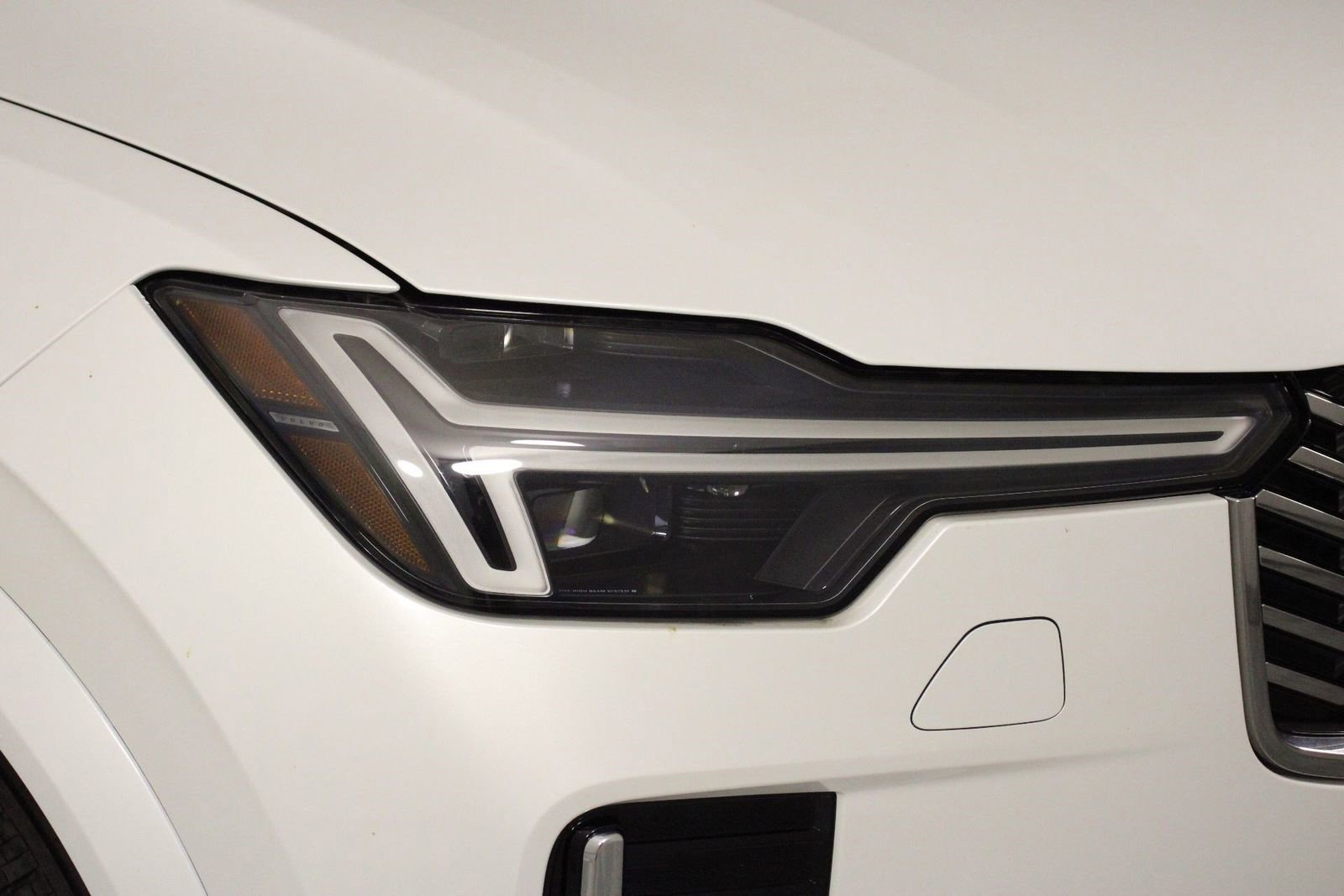 New 2025 Volvo XC90 B6 Core w/ Protection Package Premier AWD/4WD image 14