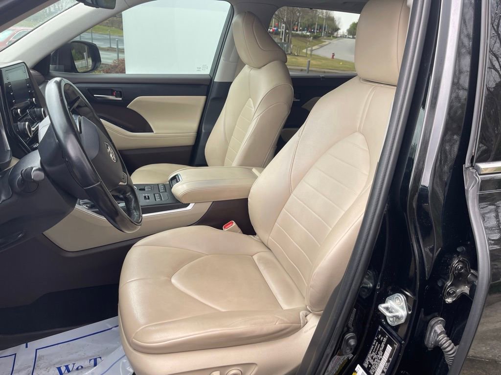 Used 2020 Toyota Highlander XLE image 27