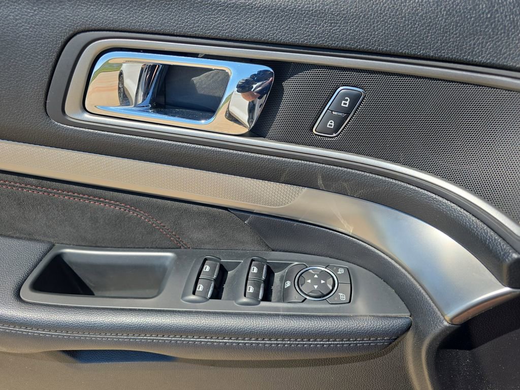 Used 2018 Ford Explorer XLT w/ Equipment Group 202A image 29