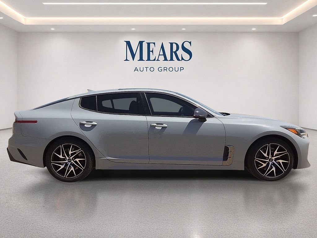 Used 2022 Kia Stinger GT-Line w/ Sun & Sound Package RWD image 6