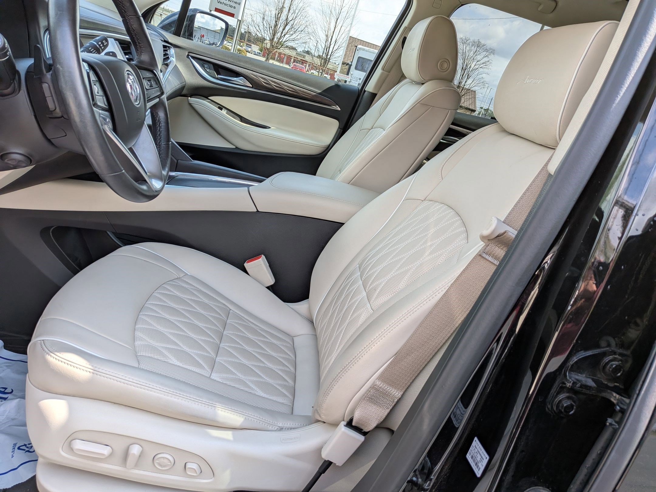 Used 2023 Buick Enclave Avenir w/ Avenir Technology Package image 14