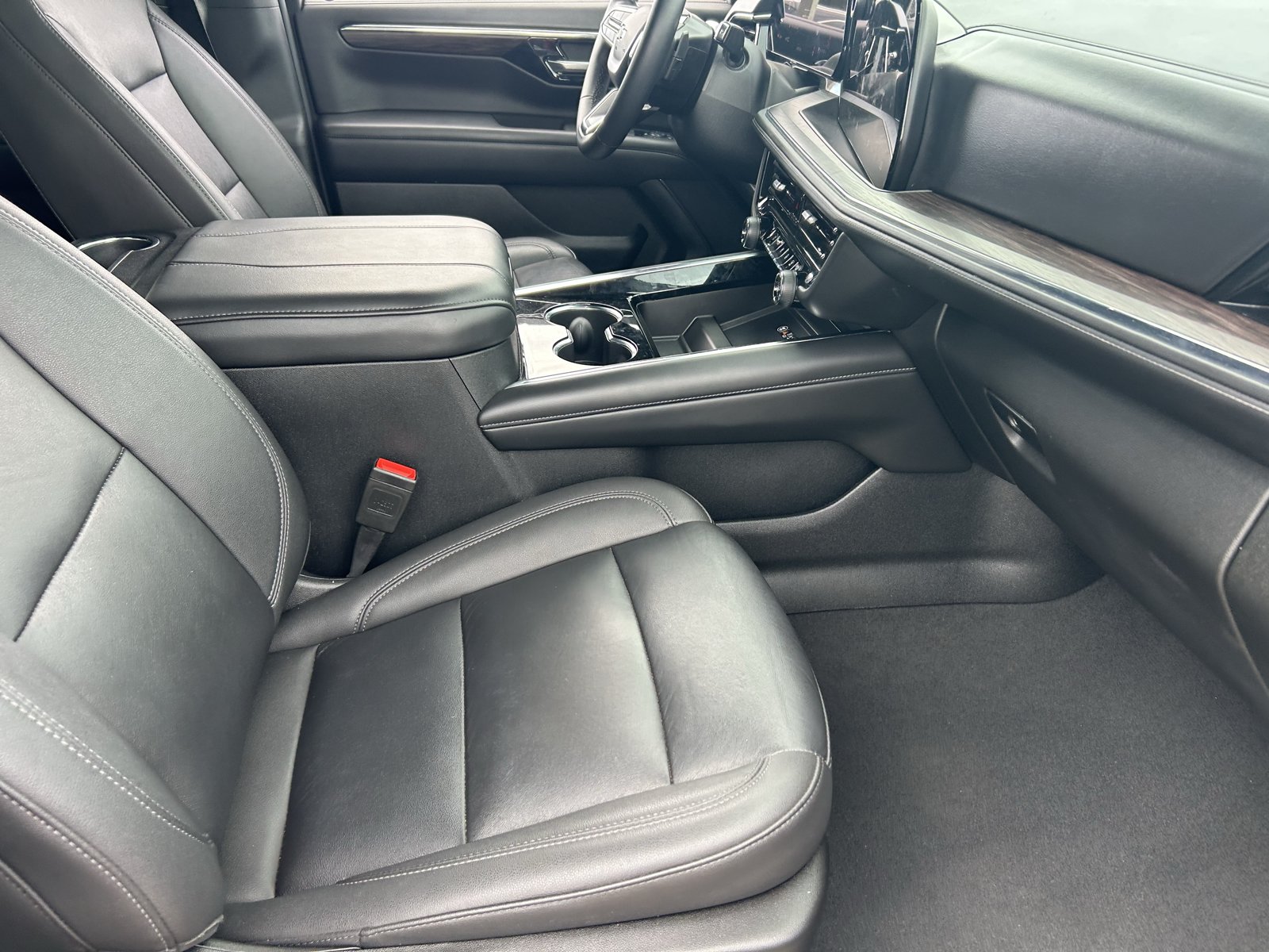 Used 2025 Chevrolet Tahoe Z71 AWD/4WD image 12