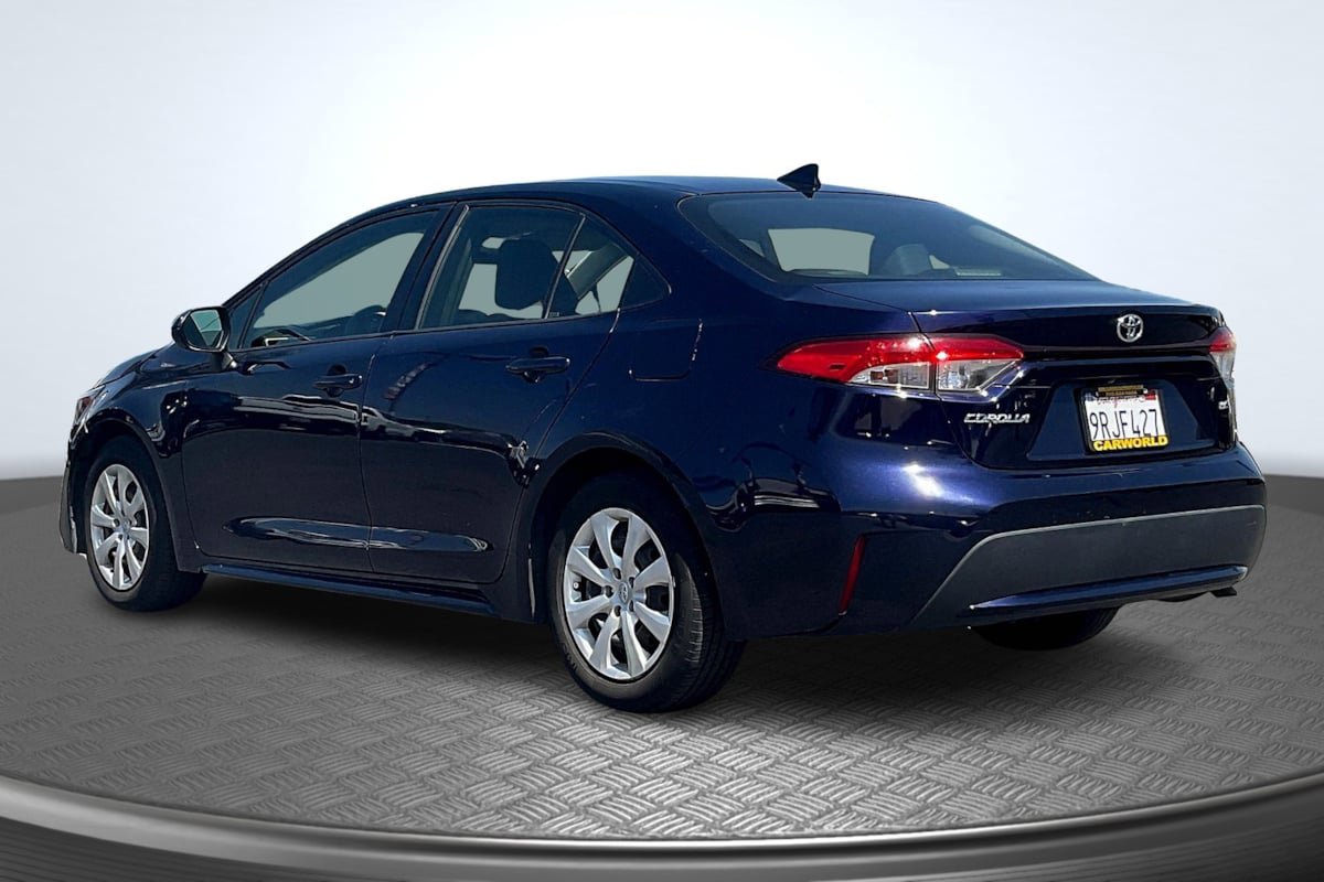 Used 2020 Toyota Corolla LE FWD image 2