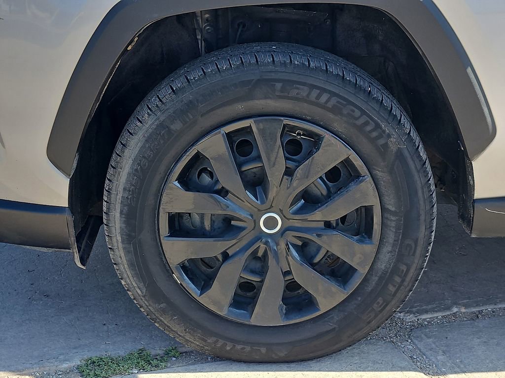 Used 2021 Toyota RAV4 LE AWD/4WD image 9