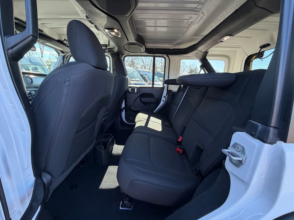 Used 2022 Jeep Wrangler Unlimited Sport w/ Technology Group image 17