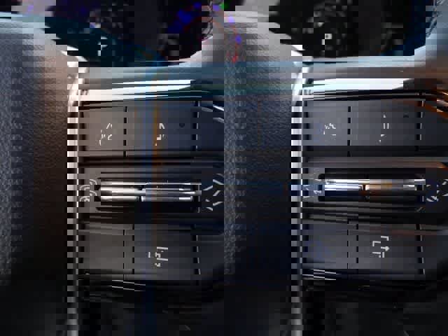 Used 2024 Chevrolet Colorado LT w/ LT Convenience Package image 17