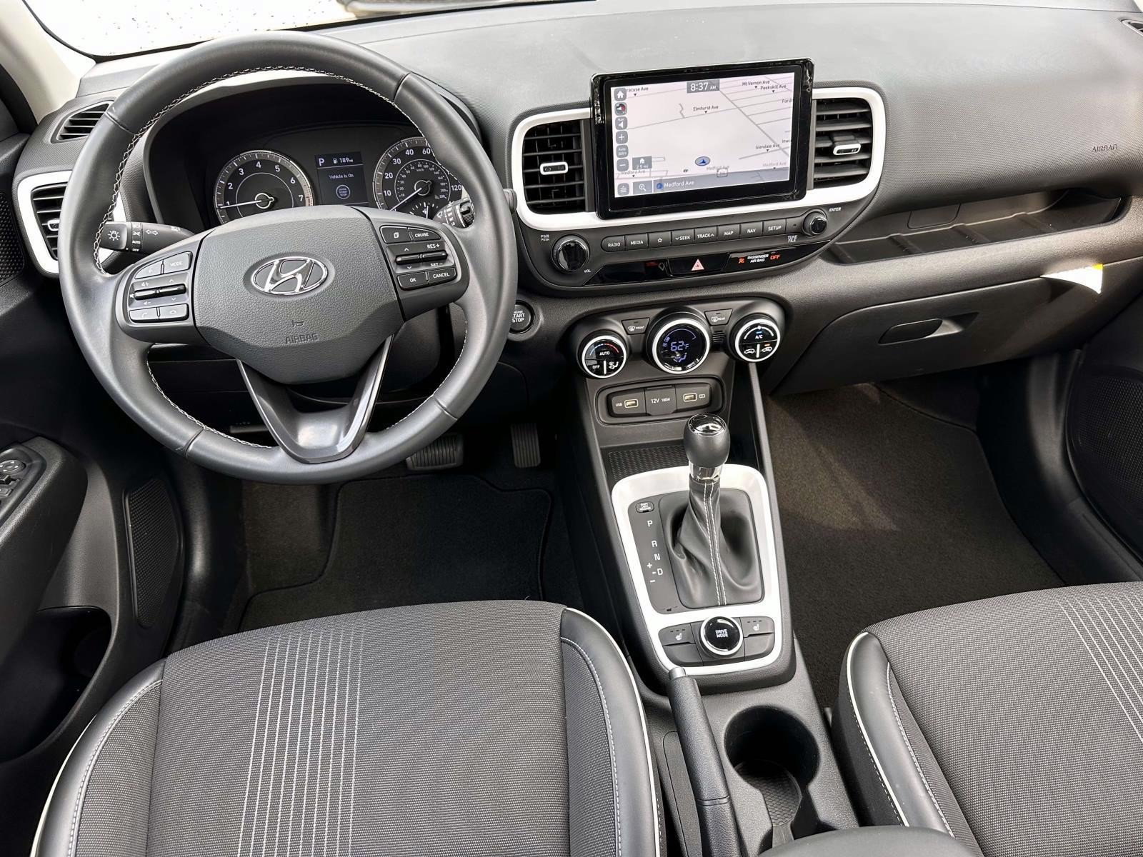 Used 2022 Hyundai Venue Limited FWD image 13