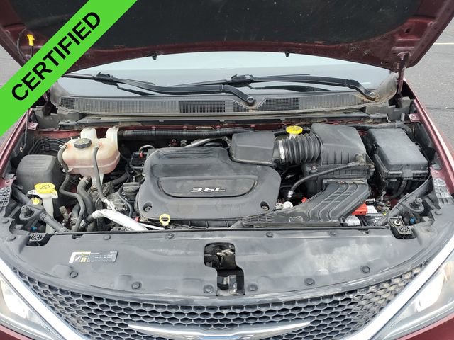 Used 2018 Chrysler Pacifica Touring-L Plus image 28