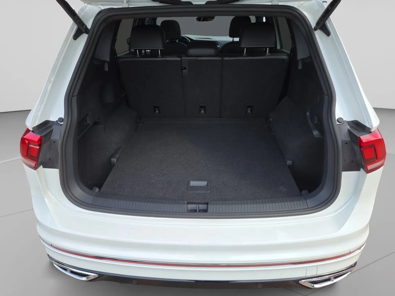 Used 2022 Volkswagen Tiguan SEL R-Line AWD/4WD image 26