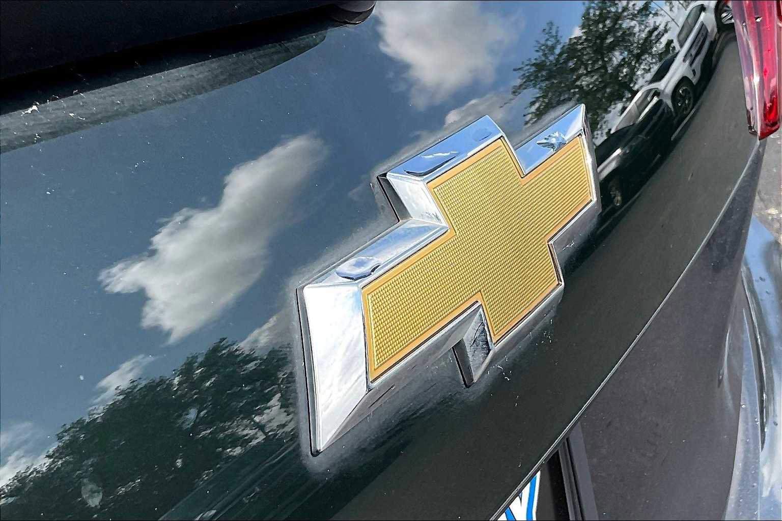 Used 2017 Chevrolet Bolt Premier w/ Driver Confidence II Package image 8