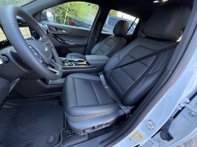 New 2027 Chevrolet Equinox LT w/ Convenience Package II FWD image 19