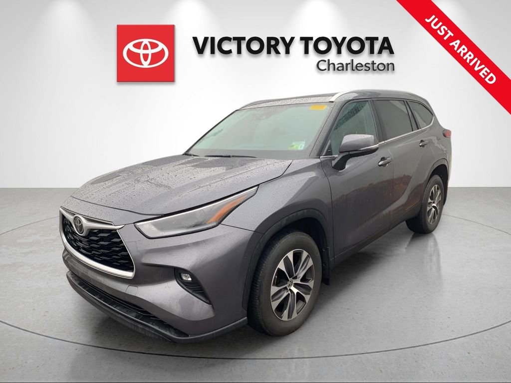 Used 2021 Toyota Highlander XLE image 1