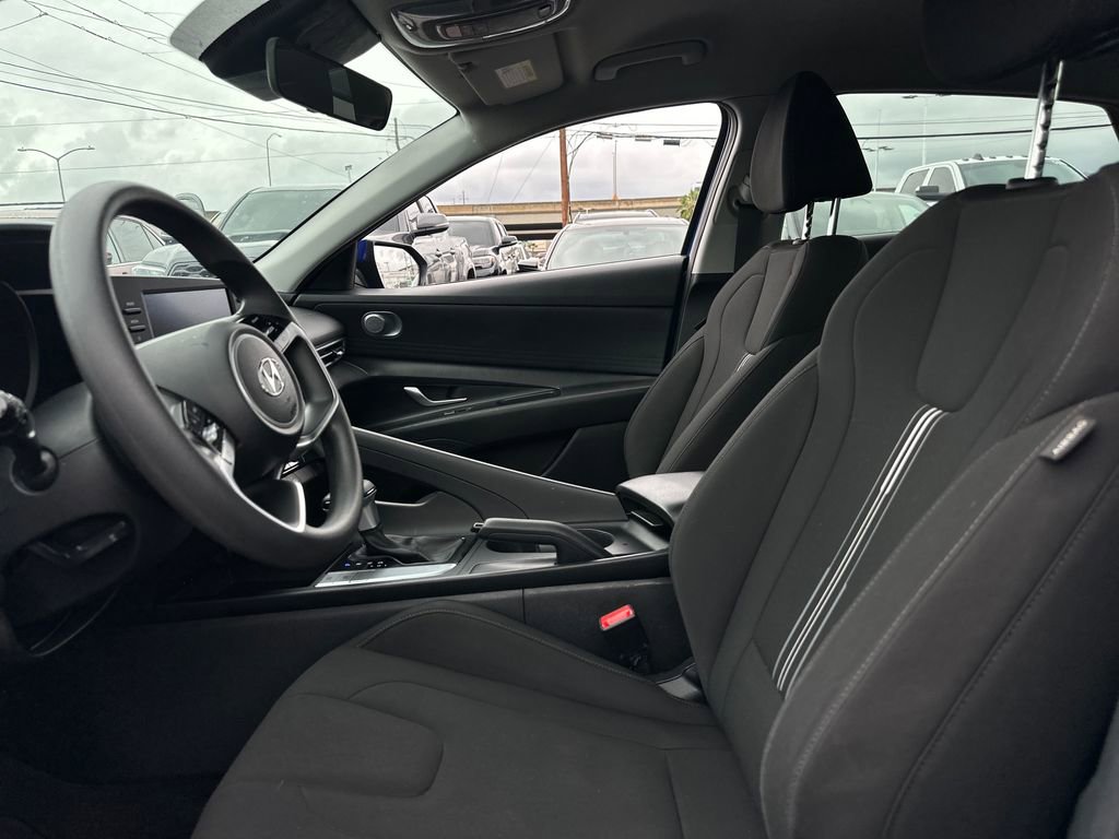 Used 2023 Hyundai Elantra SEL image 13