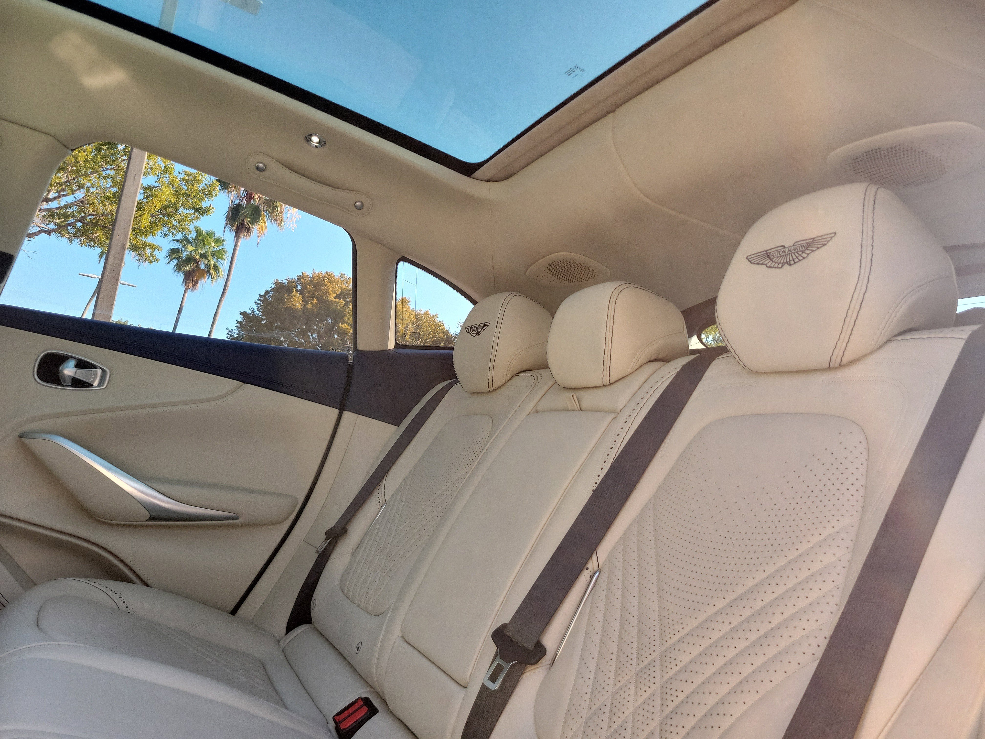 Used 2021 Aston Martin DBX image 10