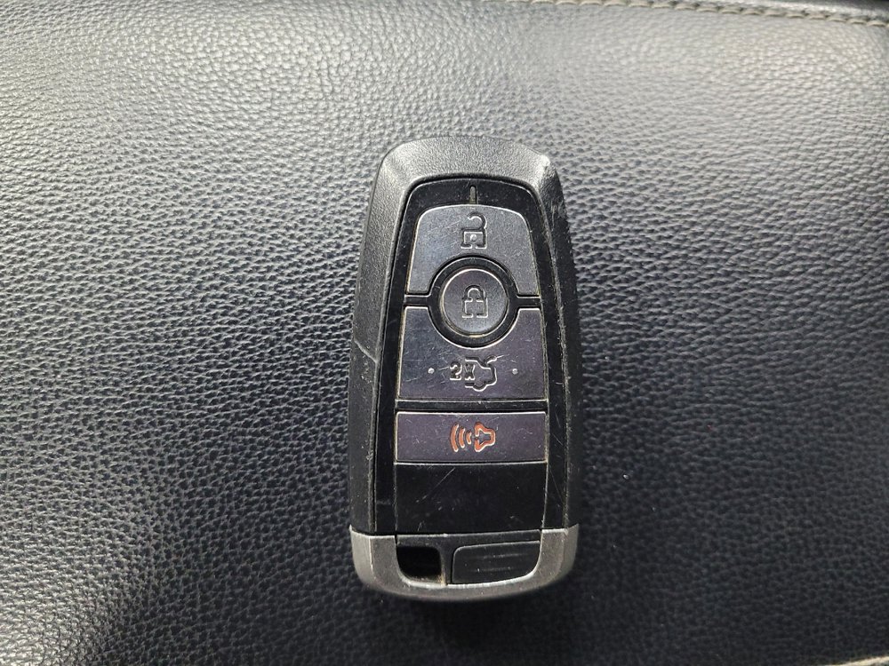 Used 2019 Ford Fusion SE image 32