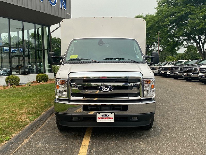 New 2027 Ford E-350 and Econoline 350 Super Duty w/ Power Equipment Group RWD image 2