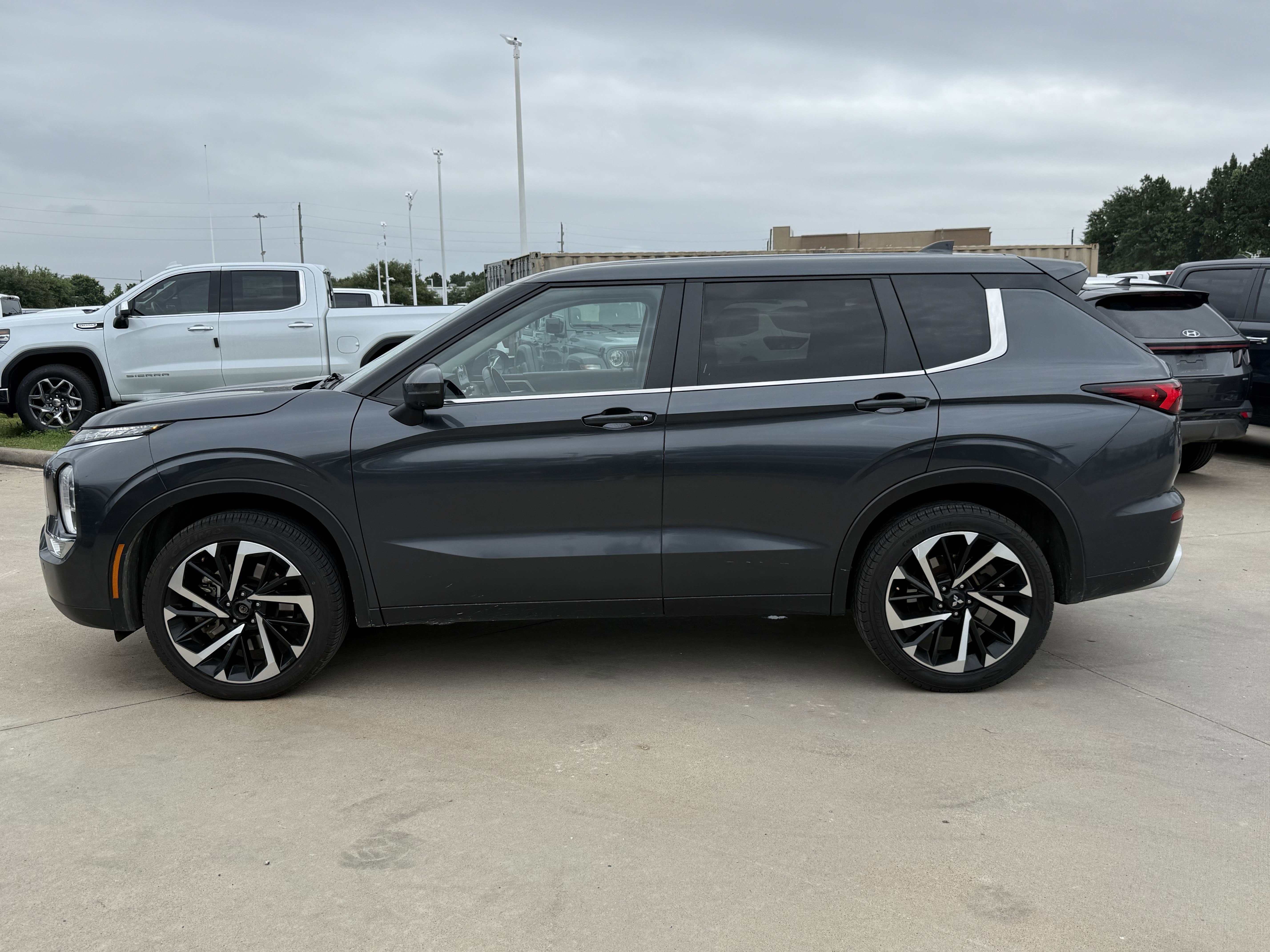 Used 2024 Mitsubishi Outlander SE FWD image 8