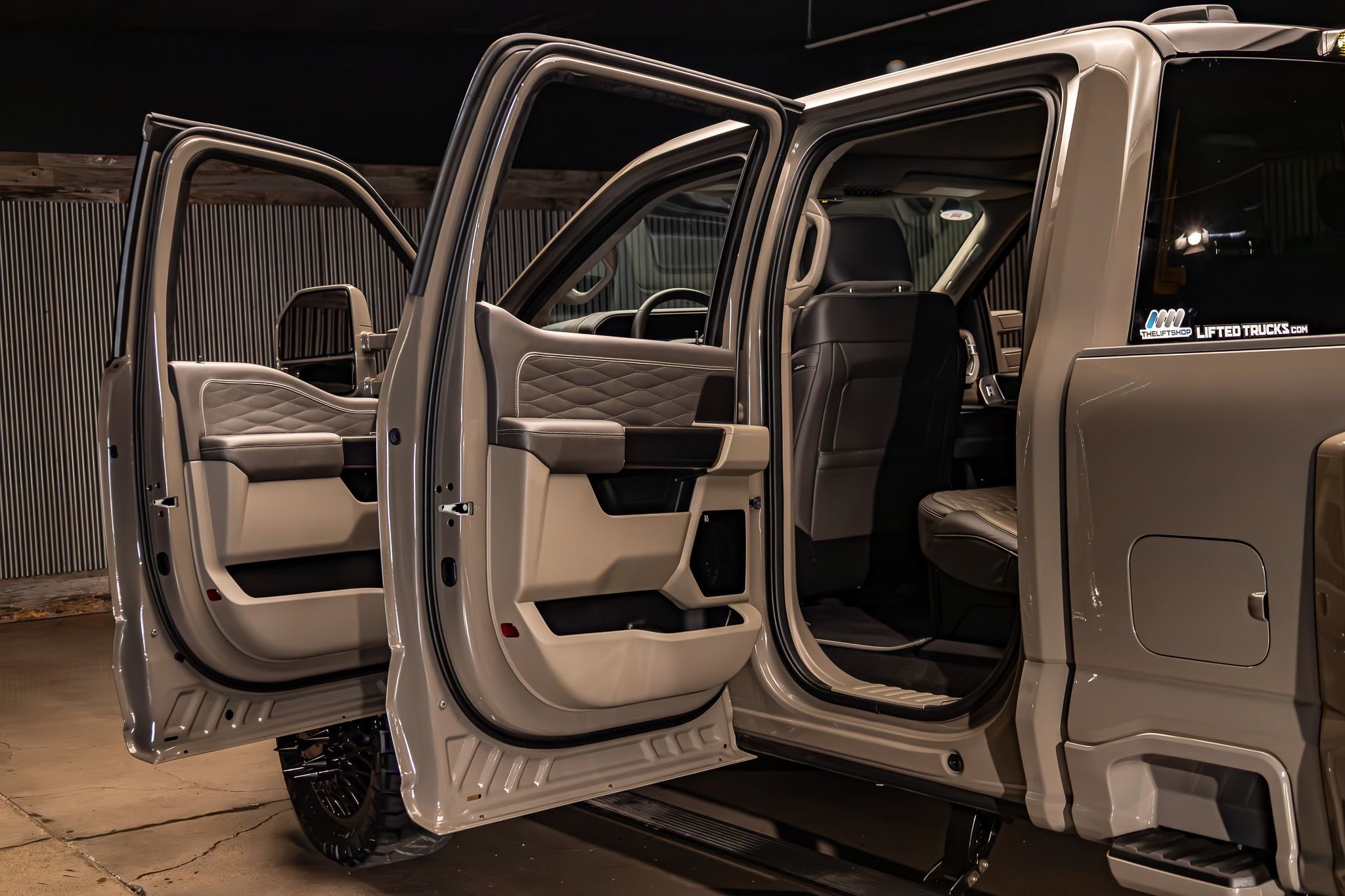 Used 2026 Ford F450 Platinum w/ Platinum Plus Package AWD/4WD image 32