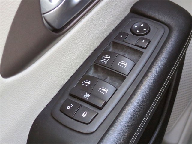 Used 2021 Chrysler Voyager L image 22