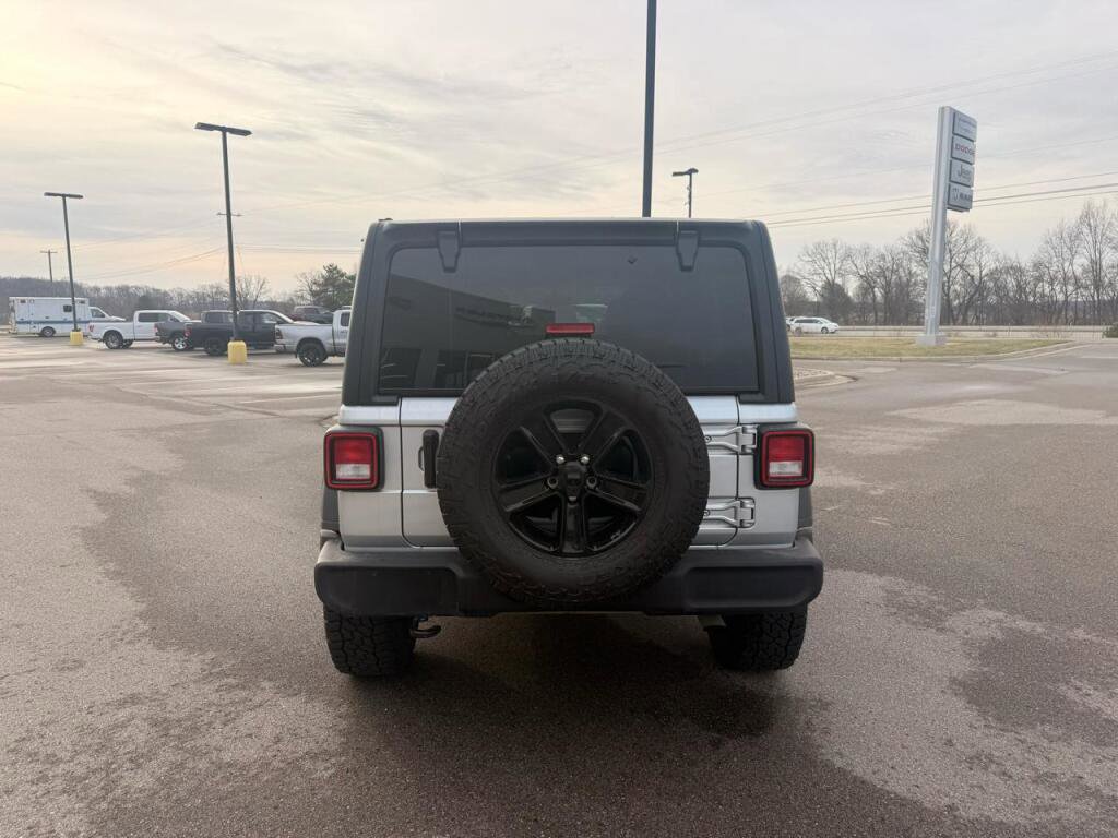 Used 2022 Jeep Wrangler Unlimited Sport AWD/4WD image 4