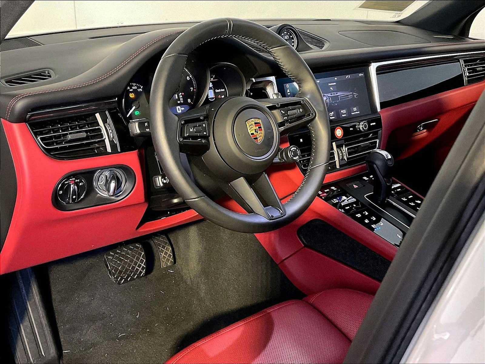 New 2026 Porsche Macan Turbo AWD/4WD image 4