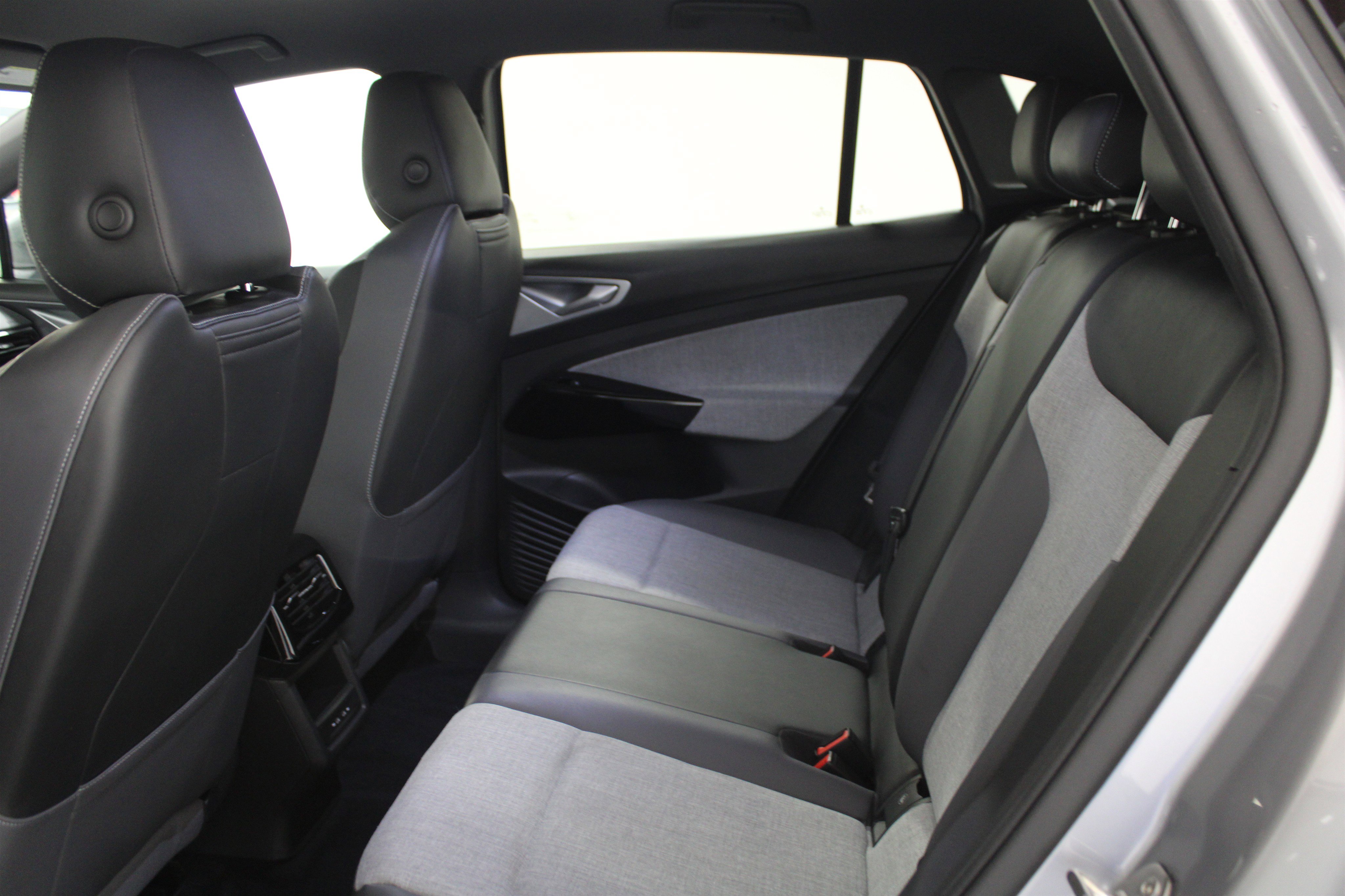 Used 2023 Volkswagen ID.4 Pro RWD image 19