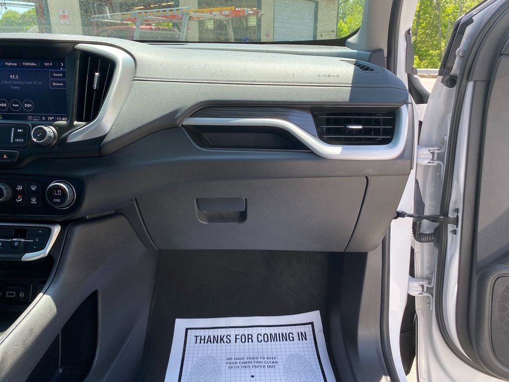 Used 2024 GMC Terrain SLT image 28