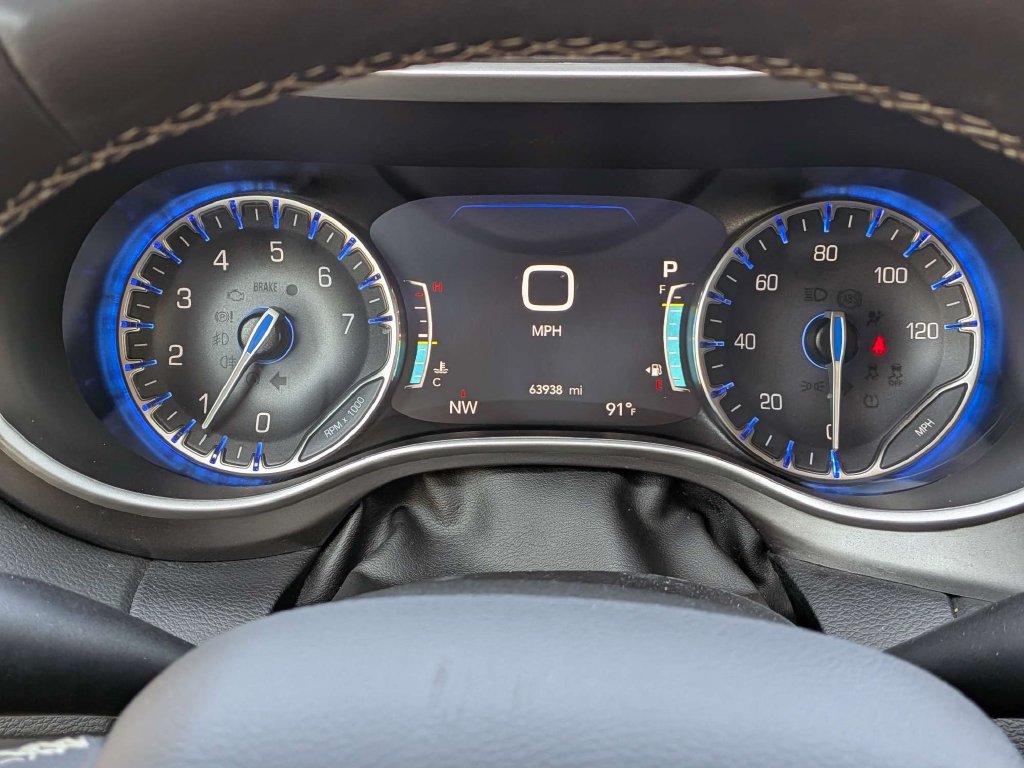Used 2024 Chrysler Pacifica Touring-L FWD image 29