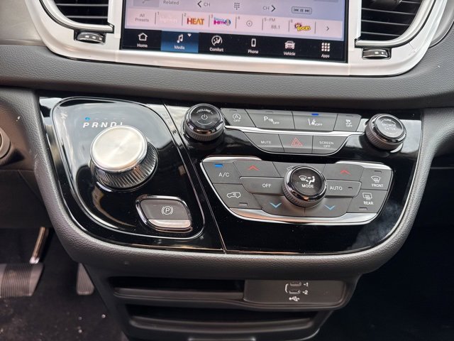 New 2026 Chrysler Voyager LX image 18