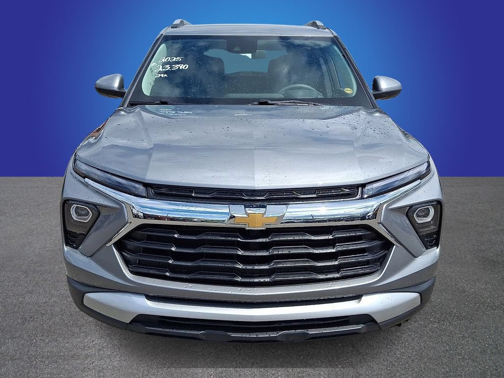 Used 2025 Chevrolet TrailBlazer LT AWD/4WD image 2