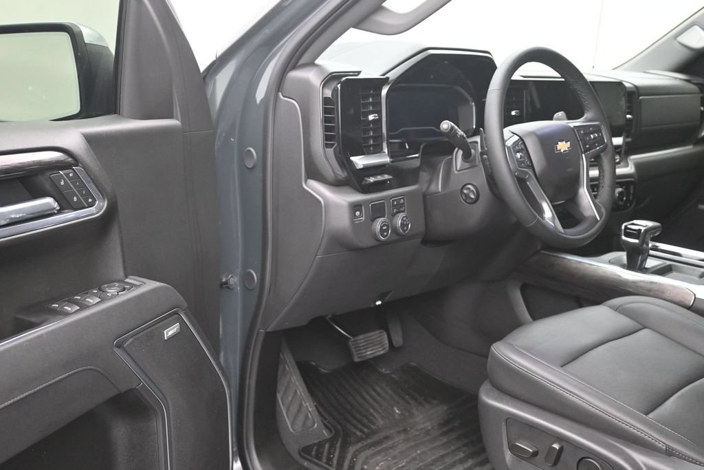 Used 2025 Chevrolet Silverado 1500 LTZ w/ Technology Package RWD image 11