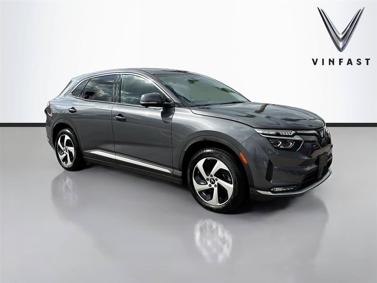 New 2025 VinFast VF 8 Eco