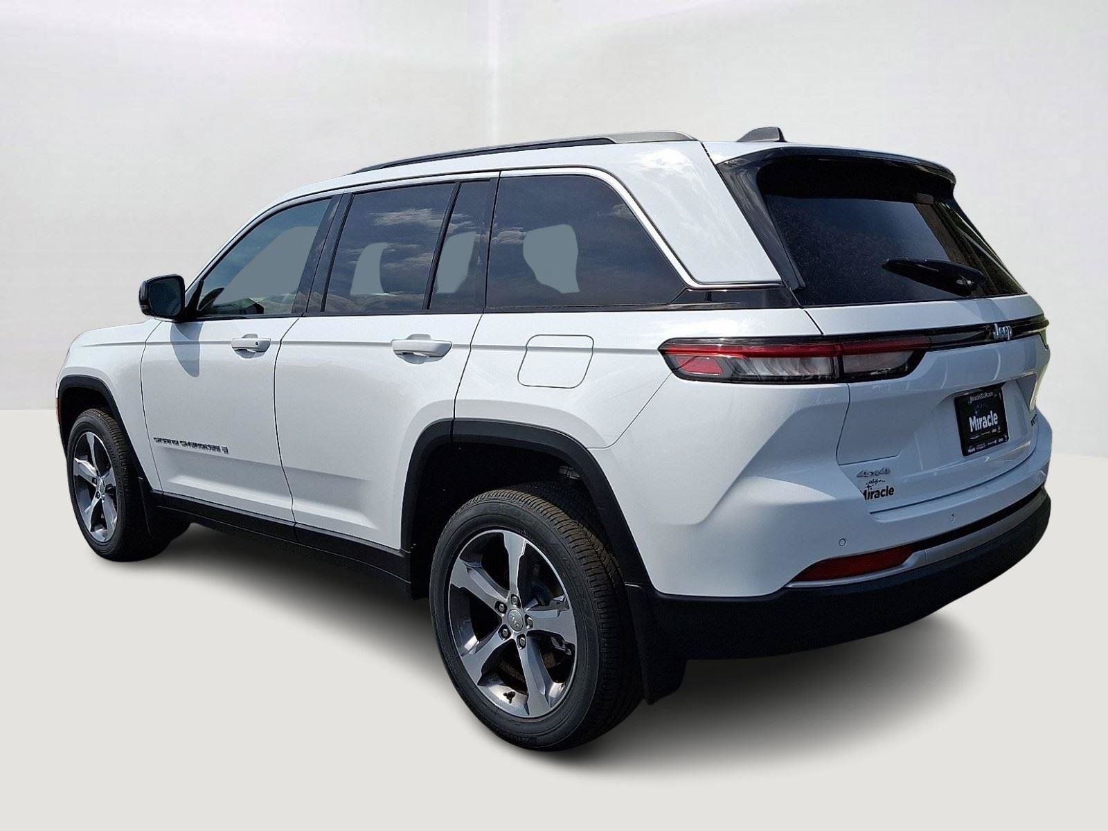 New 2026 Jeep Grand Cherokee Limited w/ MOPAR Finishing Package AWD/4WD image 5