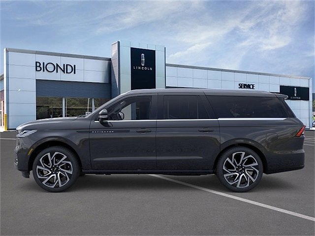 New 2026 Lincoln Navigator L Black Label image 3