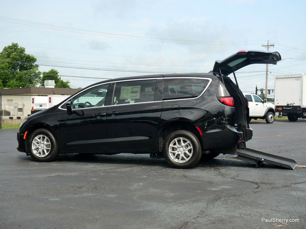 New 2025 Chrysler Voyager LX image 6