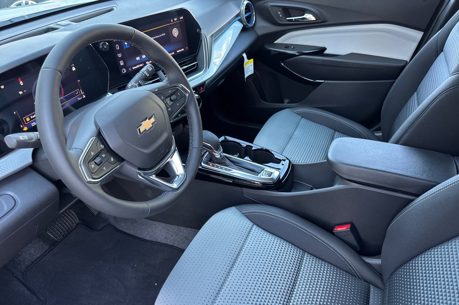 New 2026 Chevrolet Trax LT w/ LT Convenience Package FWD image 9