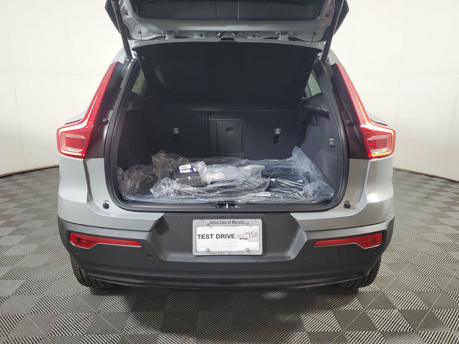 New 2026 Volvo XC40 B5 Plus w/ Protection Package Premier AWD/4WD image 9